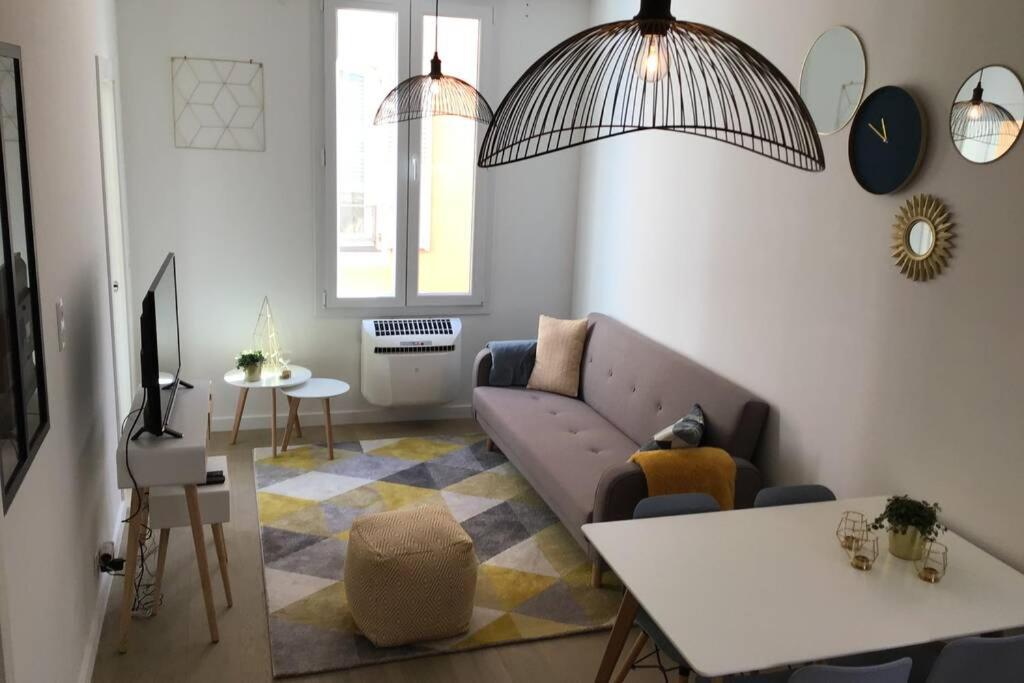 Appartement 2 Chambres Refait A Neuf, Climatise, A 2 Min De La Mer นีซ ภายนอก รูปภาพ
