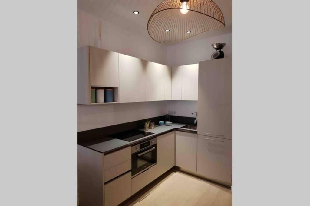 Appartement 2 Chambres Refait A Neuf, Climatise, A 2 Min De La Mer นีซ ภายนอก รูปภาพ
