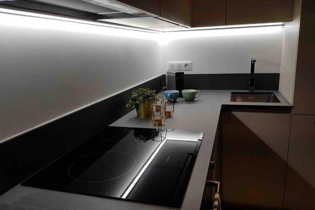 Appartement 2 Chambres Refait A Neuf, Climatise, A 2 Min De La Mer นีซ ภายนอก รูปภาพ