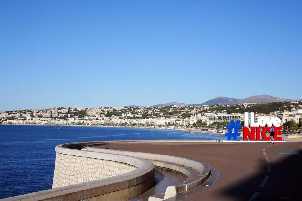 Appartement 2 Chambres Refait A Neuf, Climatise, A 2 Min De La Mer นีซ ภายนอก รูปภาพ