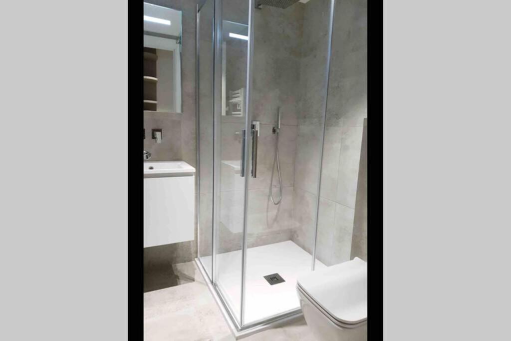 Appartement 2 Chambres Refait A Neuf, Climatise, A 2 Min De La Mer นีซ ภายนอก รูปภาพ